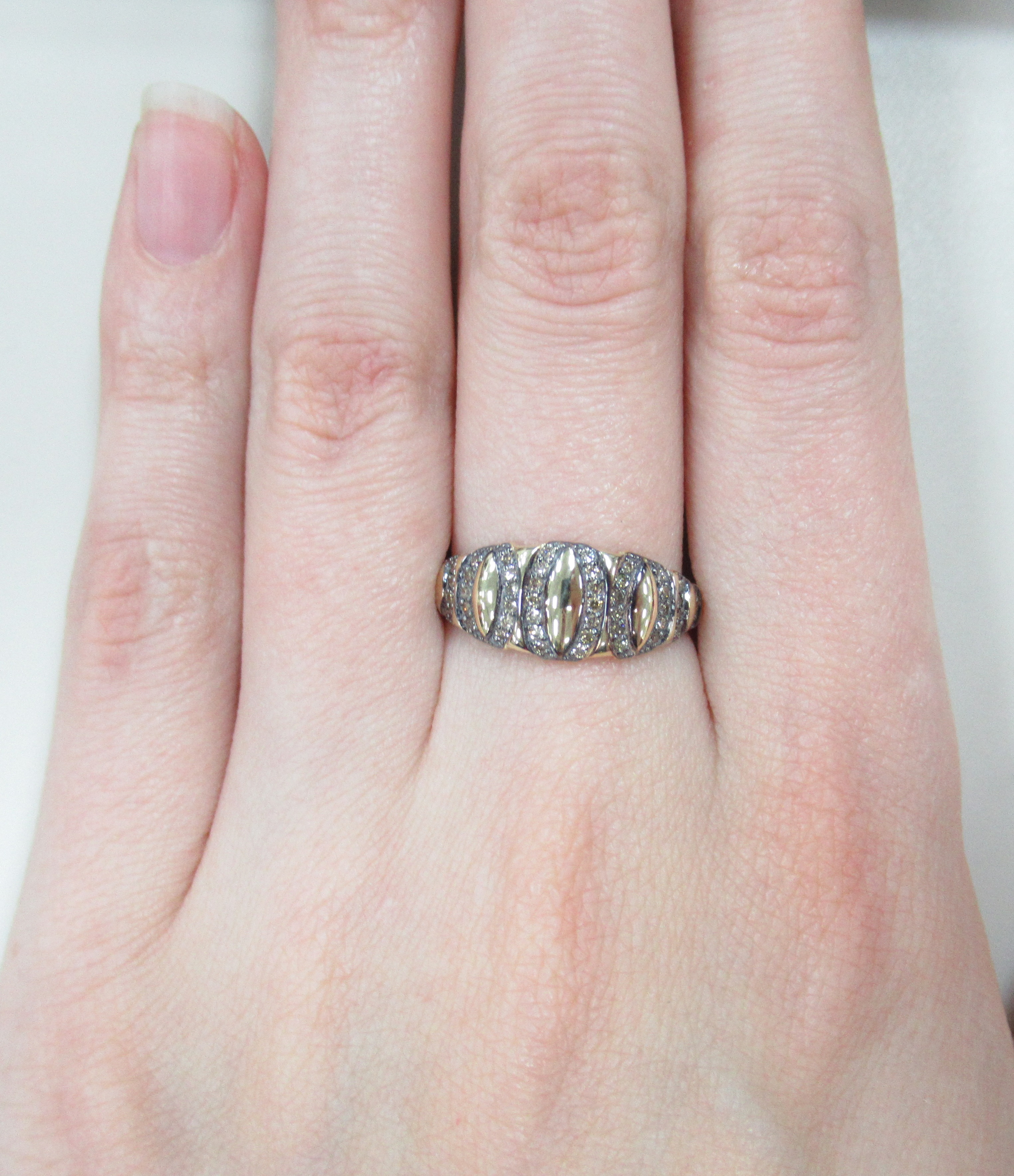 Кольцо из желтого золота с коньячными бриллиантами